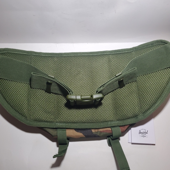 herschel waist bag camo